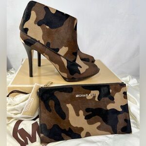 $513 NEW Size 11 SET - Michael Kors REAL Hair Calf Camo Bootie & Camo Clutch